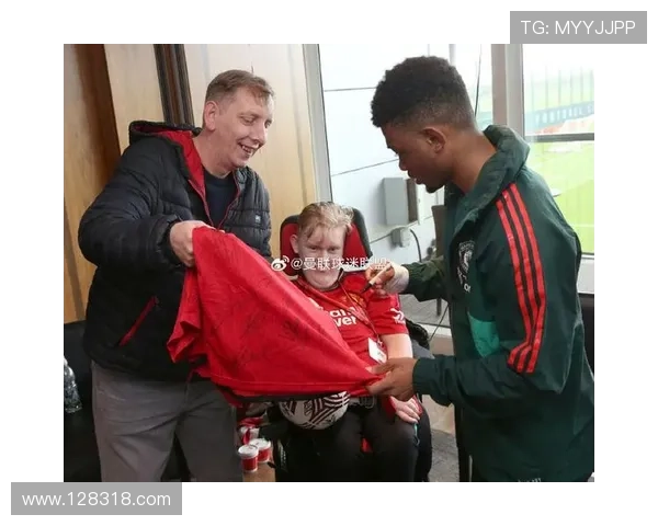 曼联卡灵顿为重病球迷举办梦想日